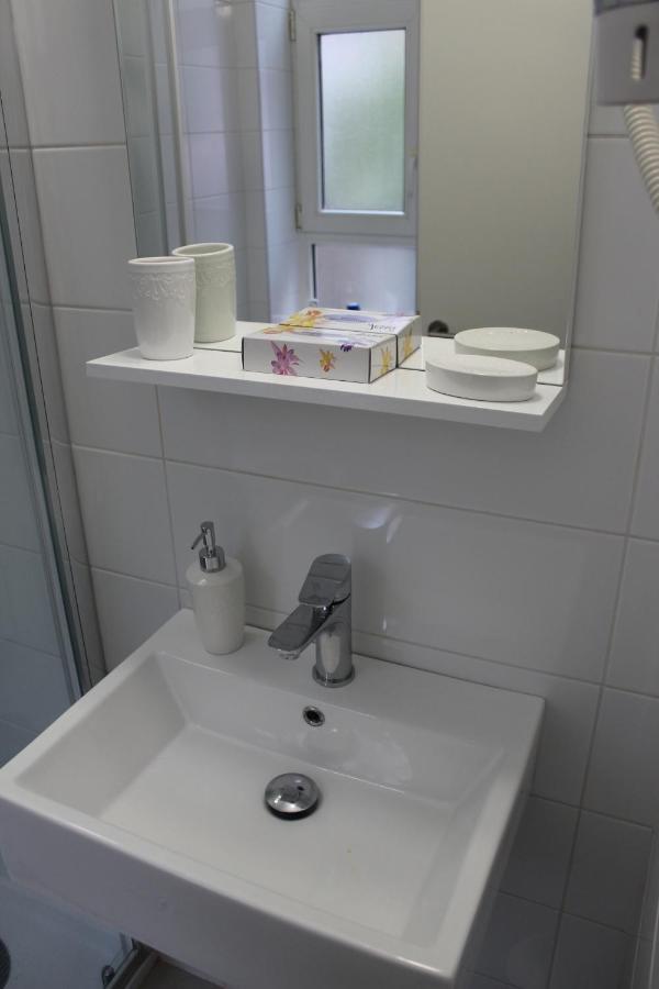 Apartment Secret *